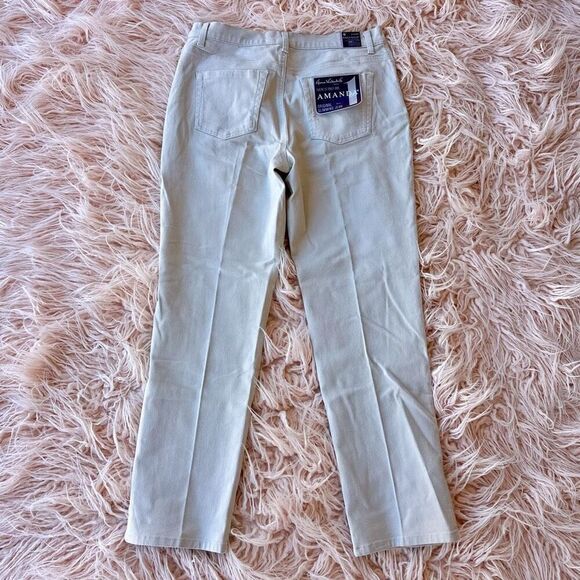 Women’s Size 8 Short Khaki Pants - Picture 4 of 5